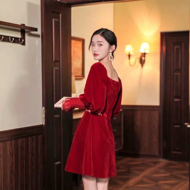 Váy nhung đỏ tay bồng