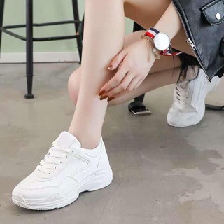 Giày thể thao trắng