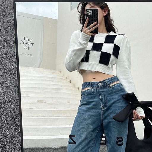 Áo croptop dài tay cổ tròn dáng rộng họa tiết kẻ ô thời trang cá tính cho nữ | BigBuy360 - bigbuy360.vn