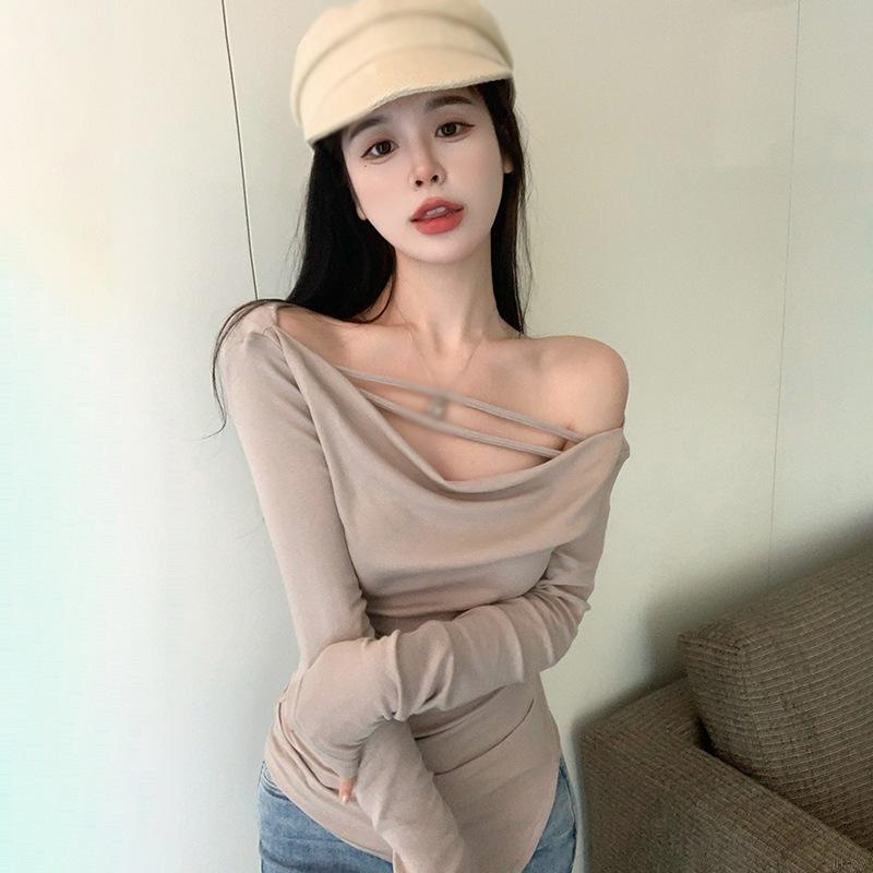 Áo thun tay dài cổ xéo màu trơn ôm dáng thời trang cho nữ