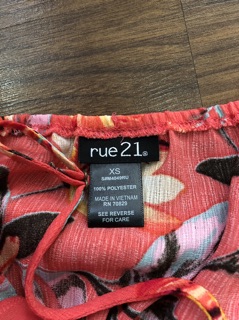 ⛱⛱ JUMPSUIT DÂY HOA ĐỎ rue 21