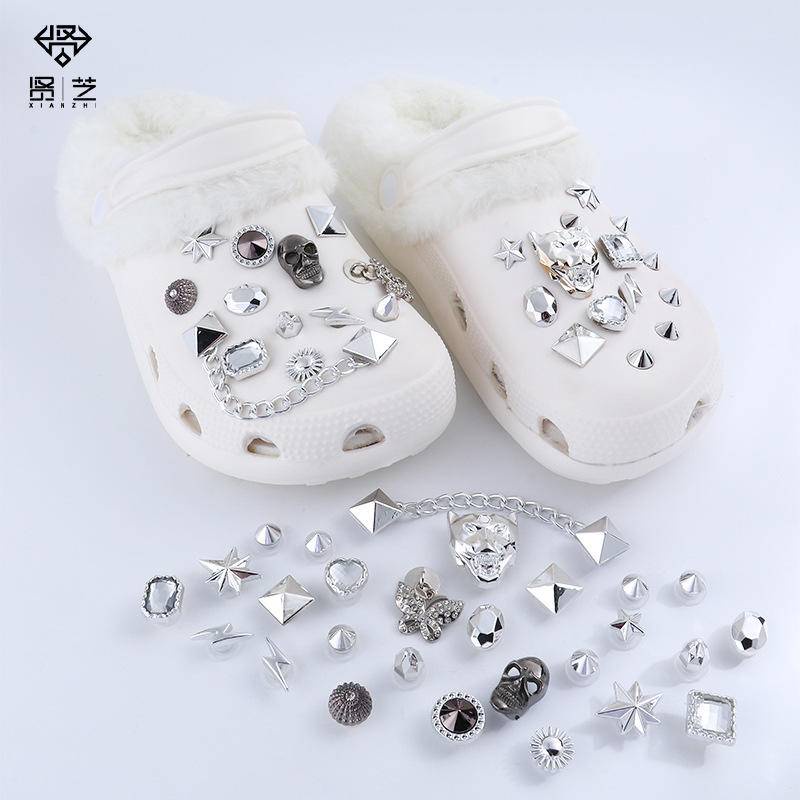 Set 28 Phụ Kiện Trang Trí Giày Hình Bươm Bướm Màu Vàng