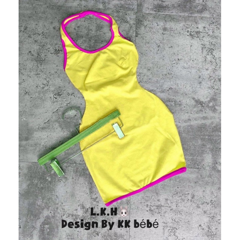 Đầm body cổ yếm