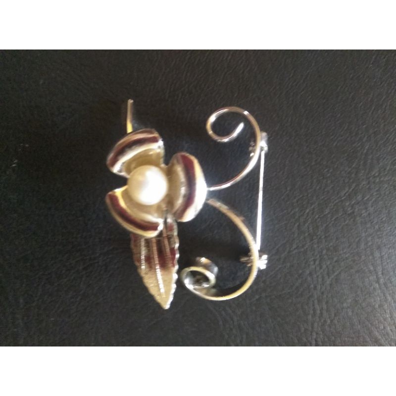 Cài áo sang đẹp