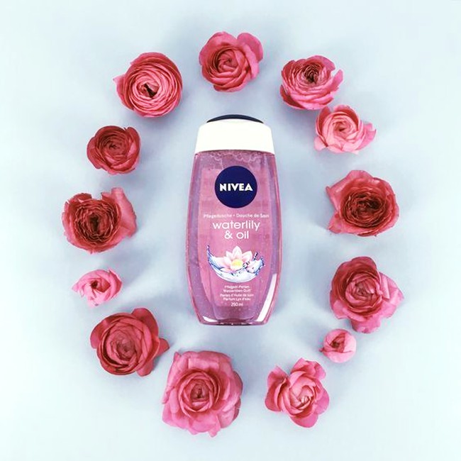 SỮA TẮM DƯỠNG DA NIVEA HƯƠNG HOA WATERLILY & DẦU DƯỠNG 250ml