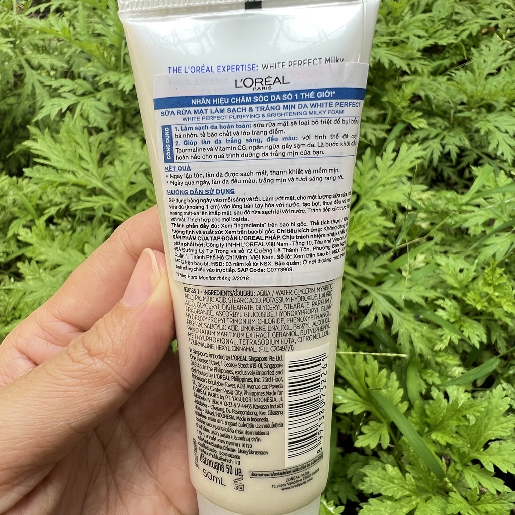 Sữa rửa mặt trắng da L'Oreal Paris Aura Perfect Milk 50ml/100ml