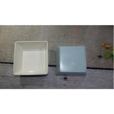 Khay bát nhựa đồ dùng hàng không vuông 9 x 9 cm trồng cây mini, đựng thức ăn, hoa quả dầm, chơi đồ hàng....