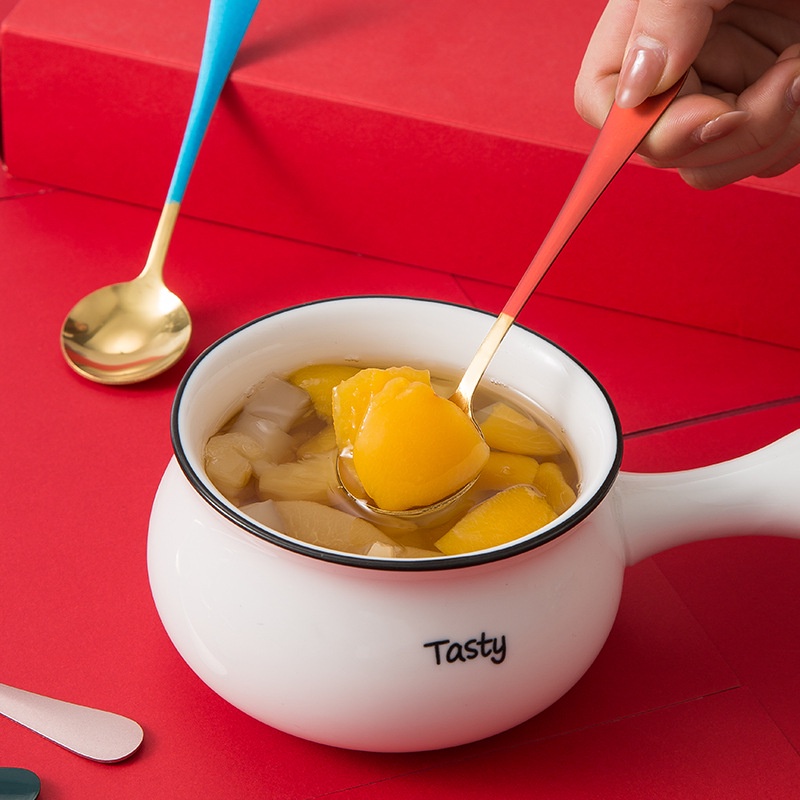 Muỗng ăn bằng chất liệu thép không gỉ