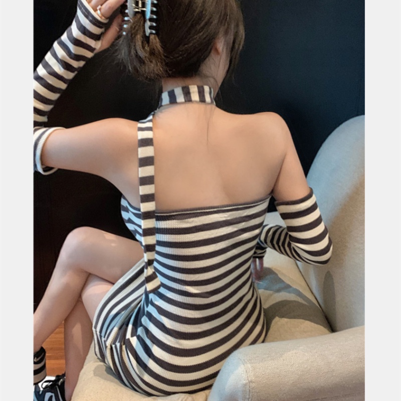 Đầm Dây Trễ Vai Ôm Body Hoạ Tiết Kẻ Sọc