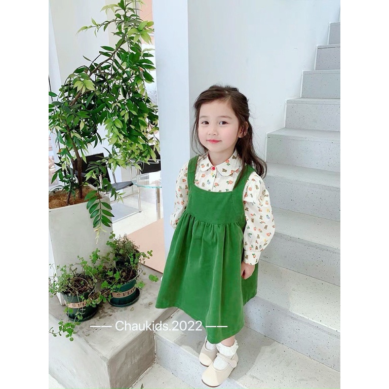 Váy thu đông vintage cho bé gái, set váy yếm xanh tươi mát kèm áo sơ mi hoa nhí cho bé