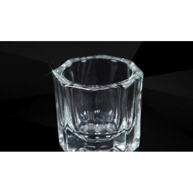 chén thủy tinh đựng liquid làm móng tay có nắp