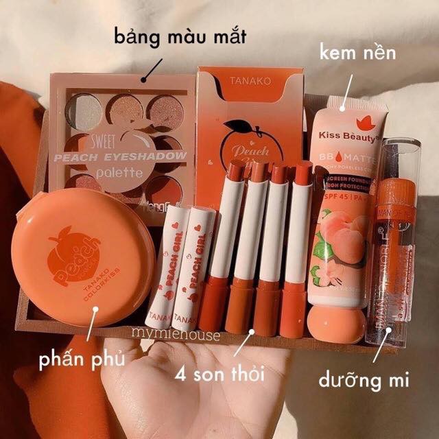 Combo 2 set trang điểm Kiss Beauty gồm 5 món makeup chuyên nghiệp.Tặng kèm 1 túi đựng mỹ phẩm siêu xinh.