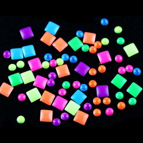 [Hàng mới về] Set 500 phụ kiện trang trí móng tay kiểu tròn và vuông nhiều màu đẹp mắt