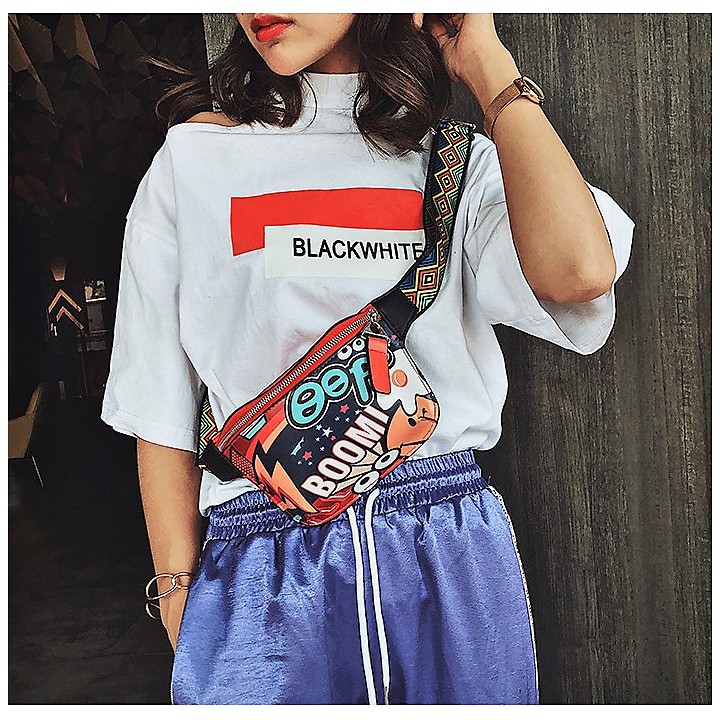 TÚI ĐEO CHÉO HOẠT HÌNH - TÚI ĐEO CHÉO NỮ DÂY CHỮ BẢN TO SIÊU TEEN 2412-THN2101 | BigBuy360 - bigbuy360.vn