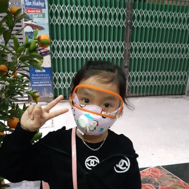 KHẨU TRANG TRẺ EM VẢI 5LOP KHÁNG KHUẨN KÈM KÍNH CHẮN TIA BỌT CÓ VAN THỞ CHUYÊN DÙNG | BigBuy360 - bigbuy360.vn