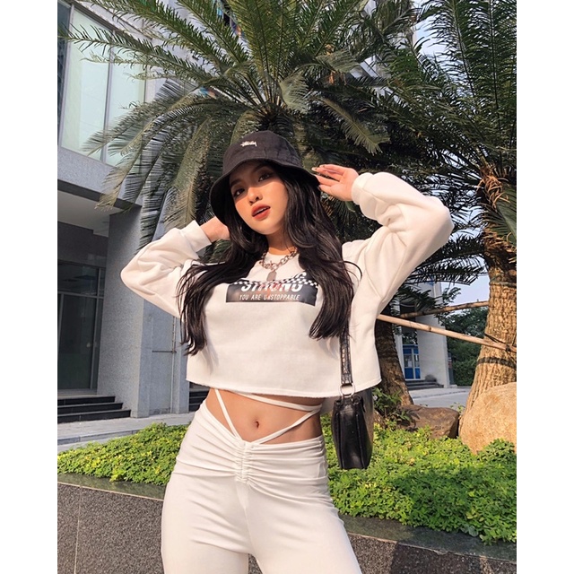 Áo nỉ croptop màu trắng in Strong (FFTW20W14SW) | BigBuy360 - bigbuy360.vn