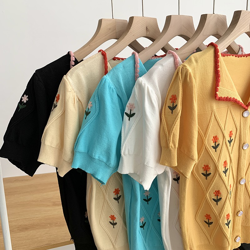 Áo Thun Ngắn Tay Dáng Rộng In Hoa Xinh Xắn