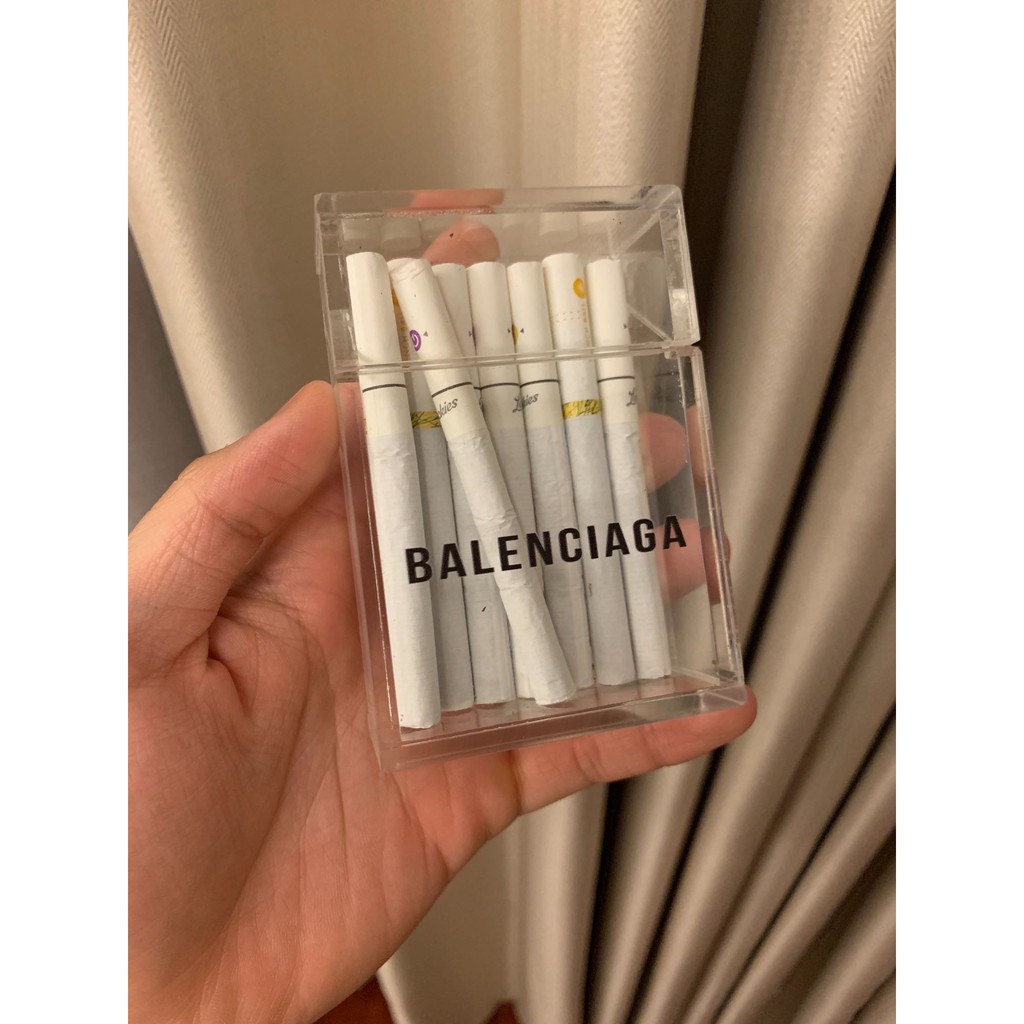 Hộp đựng thuốc lá trong suốt Balenciaga