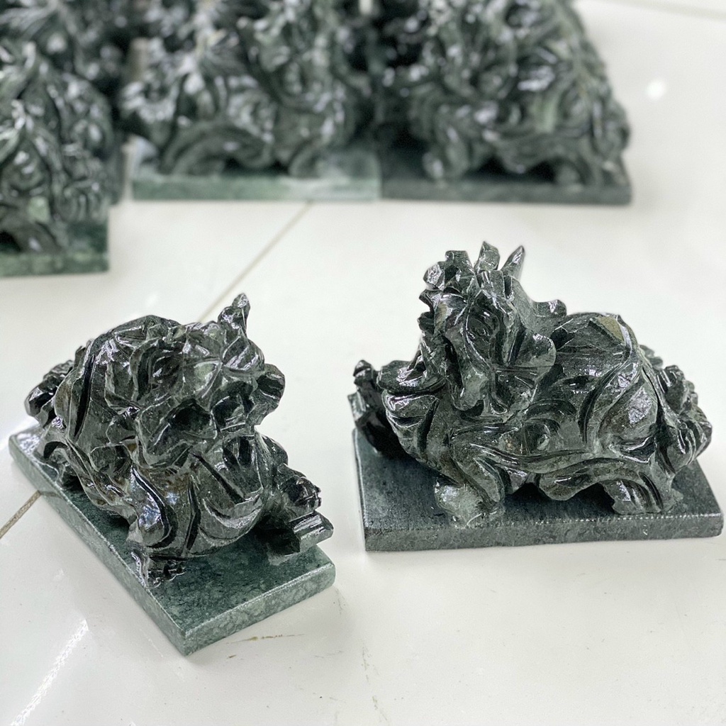 Tỳ Hưu Phong Thủy Đá Trắng Non Nước, Đá Vân Gỗ - Dài 10cm