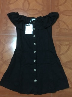 [ ORDER ] Váy đen trễ vai khuy trước