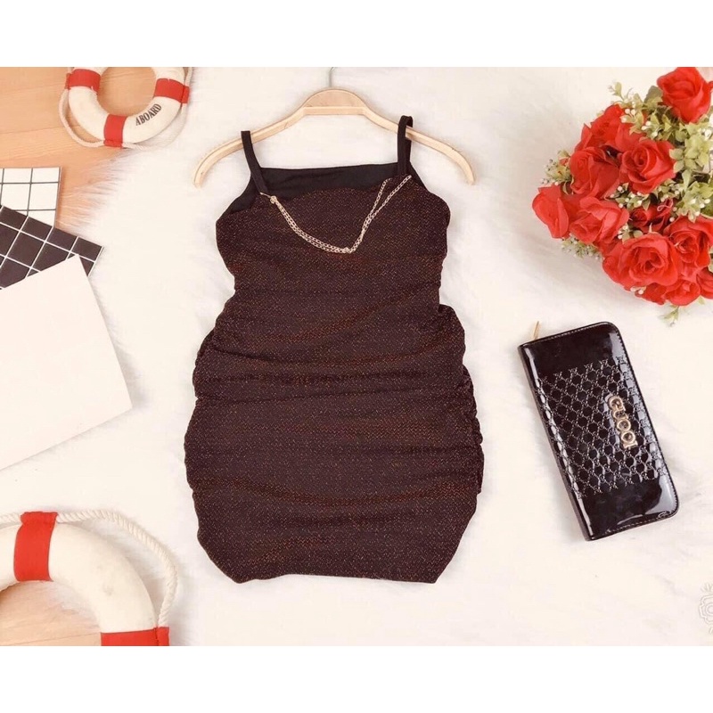 Váy thiết kế bé gái