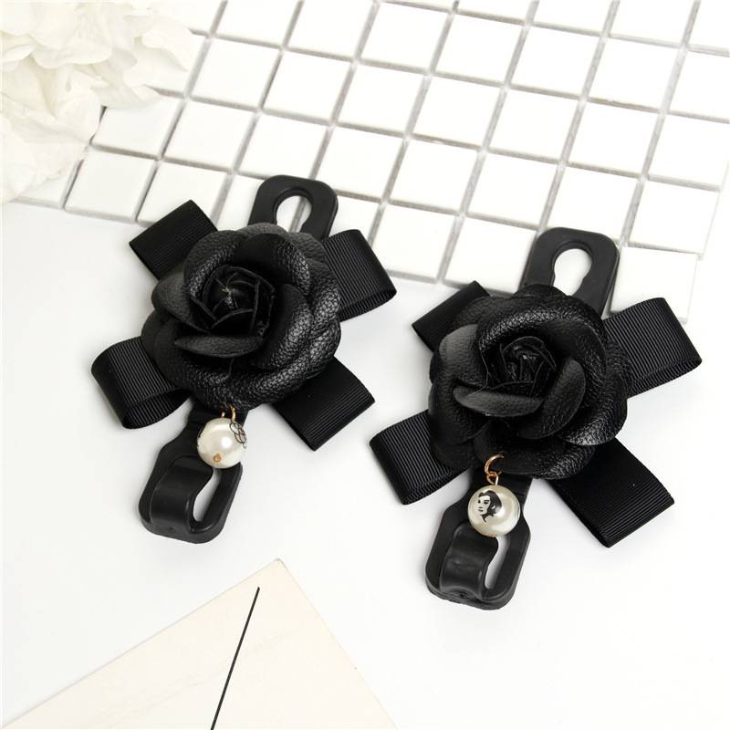 Móc Treo Đồ Vai Ghế Ô Tô Gắn Hoa Chanel Xinh Xắn
