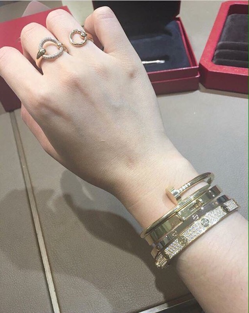 Vòng đinh đính đá full box cao cấp