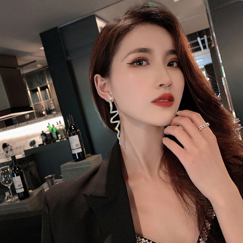 Bông Tai Hàn Quốc Dáng Dài Hình Rắn Đính Đá Siêu Sang Mainia Shop