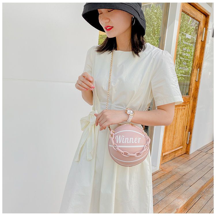 Túi Đeo Chéo Hình Quả Bóng Rổ Phối Dây Xích Cá Tính Cho Nữ