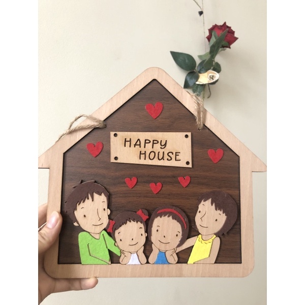Bảng gỗ 3D gia đình 4 người ba mẹ 2 con gái chữ gia đình hạnh phúc có dây treo