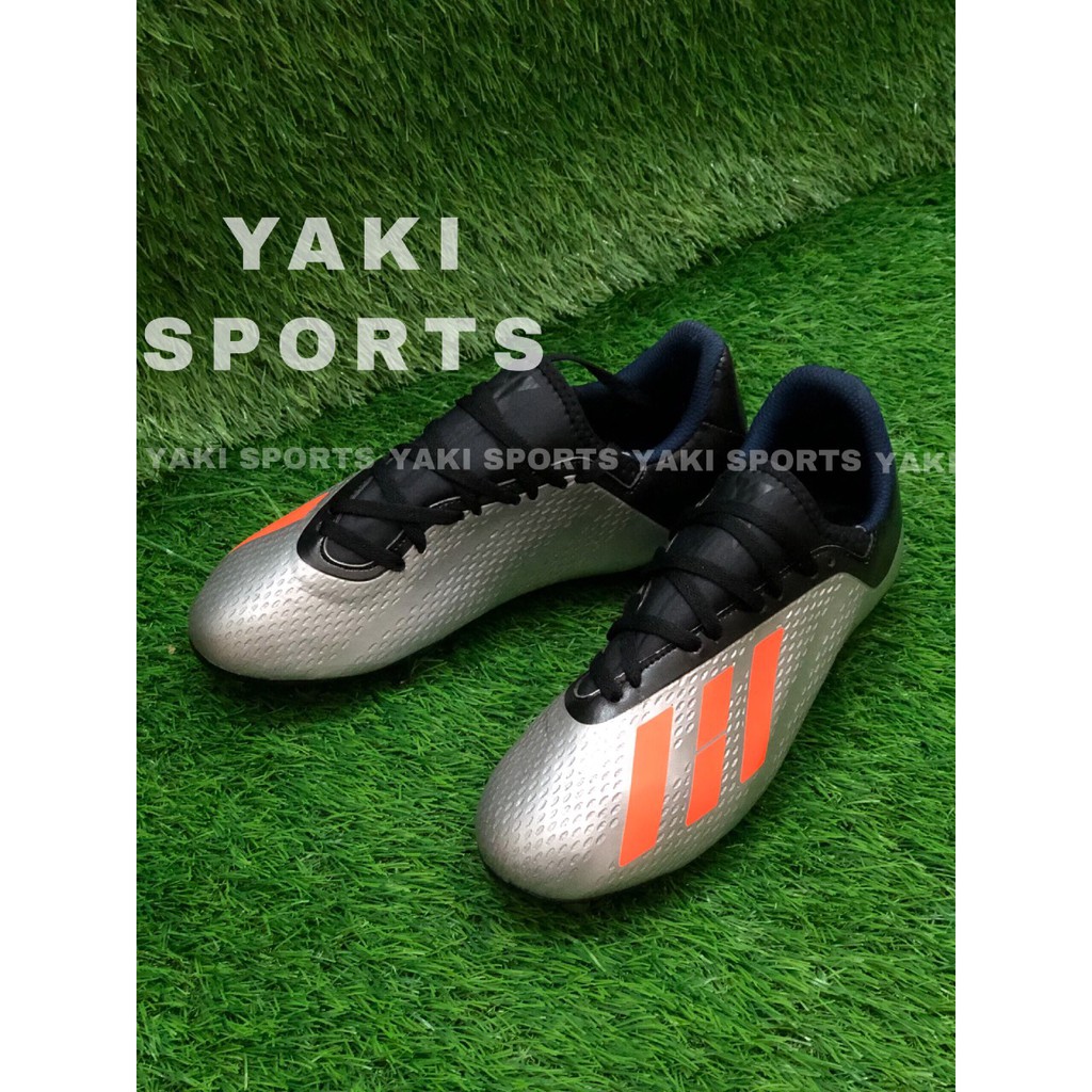 GIÀY ĐÁ BÓNG X18 SÂN CỎ NHÂN TẠO - ĐẾ CAO SU- KHÂU ĐÊ TOÀN BỘ- TẶNG KÈM TẤT