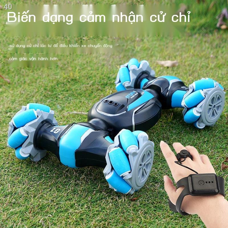 Cử chỉ cảm ứng biến dạng điều khiển từ xa ô tô đồ chơi trẻ em xoắn xe bốn bánh leo núi đua cậu bé sạc địa hình