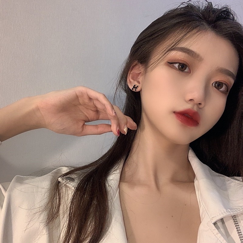 Khuyên tai chữ H thời trang nữ hot trend