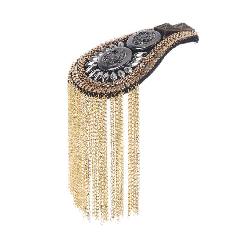 Bảng đeo trang trí vai phối tua rua độc đáo