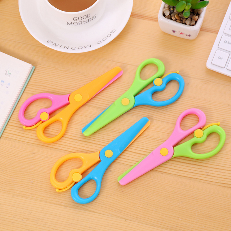 Kéo nhựa cắt giấy thủ công sáng tạo cho bé