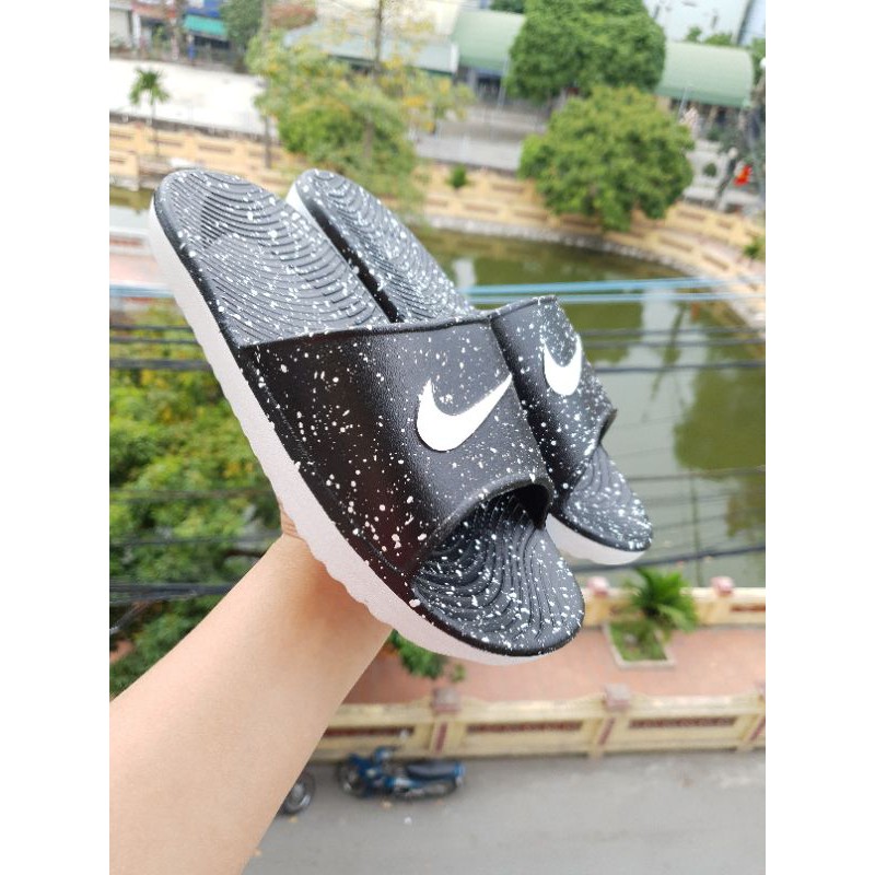 [Mã FASHIONT4MA2 giảm 10K đơn 50K] Dép nam đúc nguyên khối mầu đen ( chấm bi) loại chống trơn không thấm nước