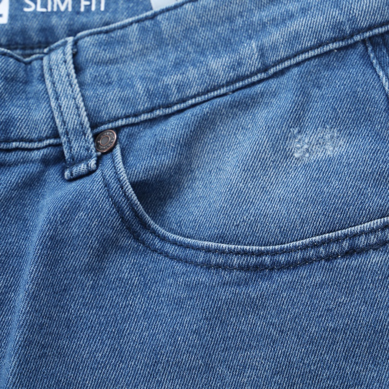 Quần jean nam hàng hiệu Owen QJSL23960 dáng slim fit ống côn màu xanh nhạt vải bò denim cotton cao cấp bền đàn hồi tốt