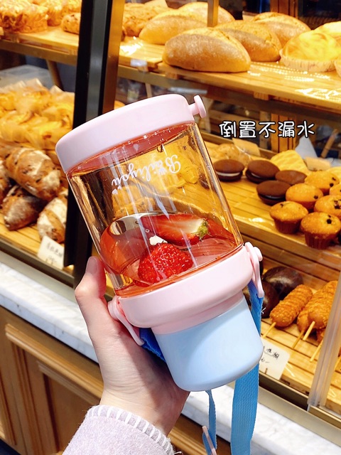 Bình nước Bailiyou thiết kế nắp và quai độc đáo 700ml