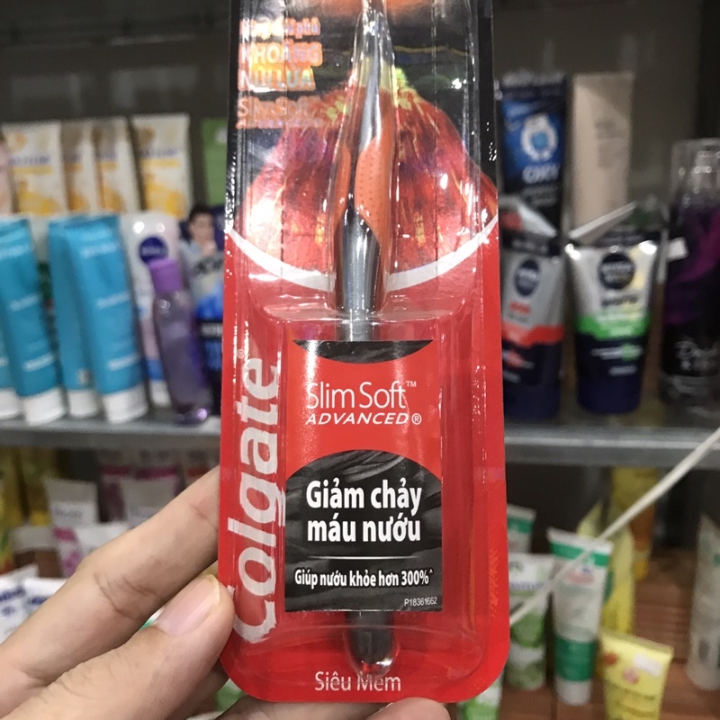 Bàn chải đánh răng Colgate khoáng núi lửa Siêu Mềm