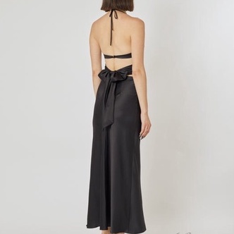 Set váy lụa maxi và áo xoắn eo hở lưng Luala, kiểu dáng sexy cổ cột dây điều chỉnh thoải mái, chất liệu satin quyến rũ