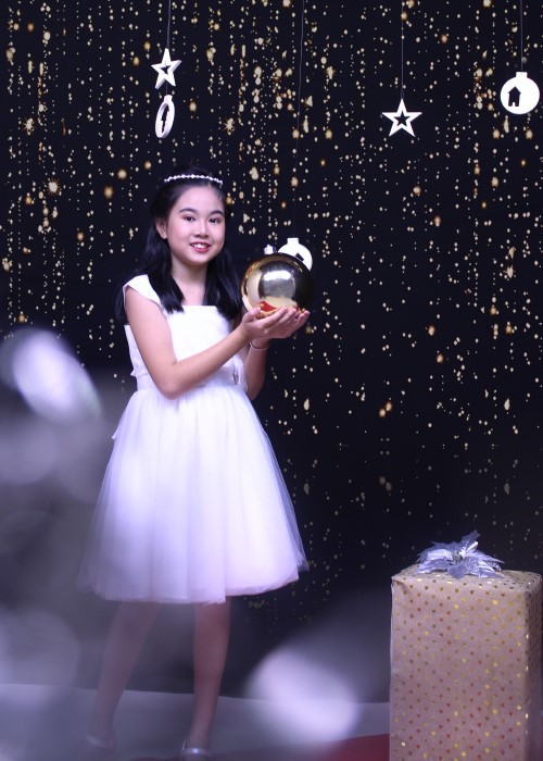 Đầm tiệc bé gái tay nhún đính hoa trắng Jadiny