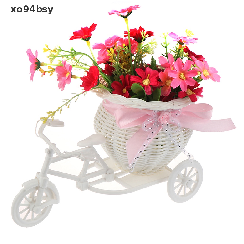 Giỏ hoa xe đạp ba bánh bằng mây trang trí tiệc cưới