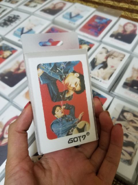 LOMO hộp nhựa BTS, GOT7, TWICE, BLACPINK, EXO set 32 tấm (tặng kèm kẹp và dây treo trang trí) | BigBuy360 - bigbuy360.vn