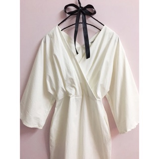 Đầm body cổ vạt chéo
