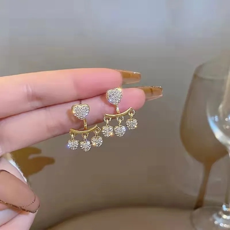 1 Đôi Bông Tai Hình Trái Tim Đính Đá Phối Tua Rua Màu Bạc Tinh Tế Phong Cách Ngọt Ngào Thời Trang Cho Nữ