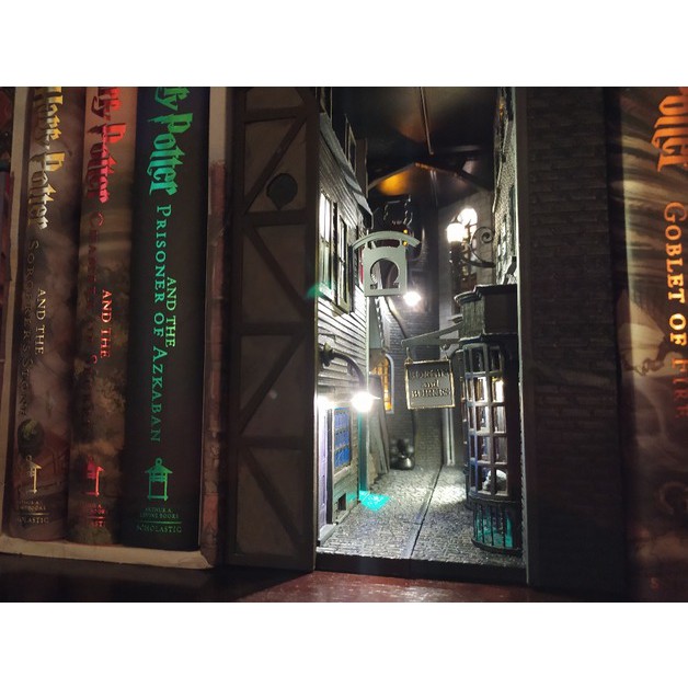 Bộ tự lắp ráp tự tô màu Knockturn Alley Book Nook Harry Potter