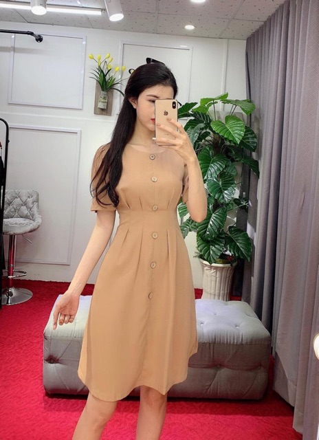 Đầm xoè trích eo nút gỗ