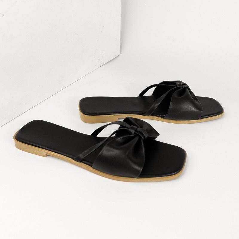 Sunnie & Erosska - Dép nữ thời trang quai ngang đính nơ đế bệt màu đen