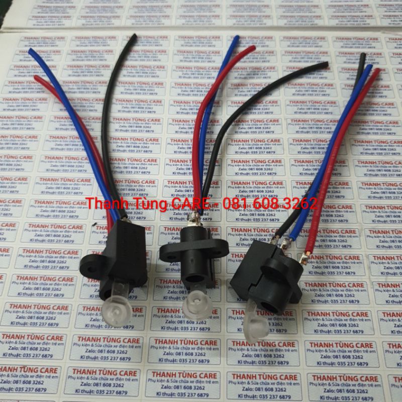 Cổng Sạc Xe Điện Trẻ Em 3 chân  Có Lắp Đậy 6V - 12V