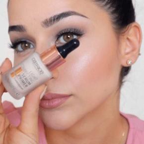 Kem lót dạng serum Catrice Light Correcting Primer | BigBuy360 - bigbuy360.vn